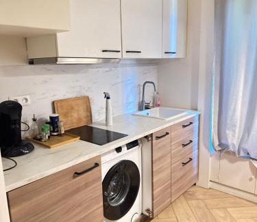 Thiais Apartment | serenity black