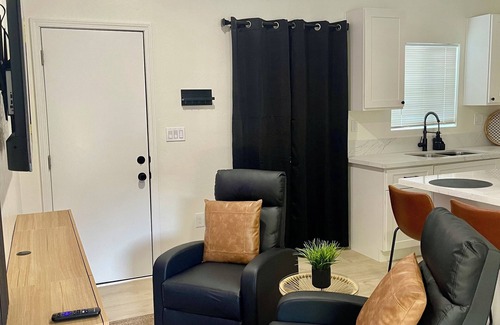 Bakersfield Apartment | Serenity Casita perfectly equipped for traveling professionals in Bakersfield!