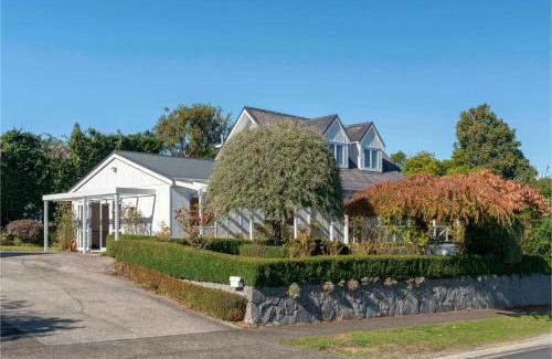 Richmond Heights House | Serenity Cottage - Taupo Holiday Home