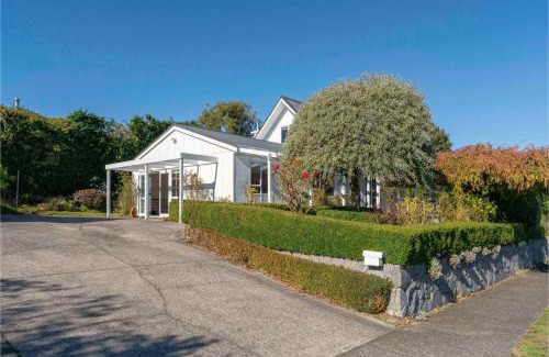 Richmond Heights House | Serenity Cottage - Taupo Holiday Home