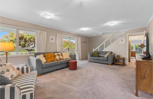Richmond Heights House | Serenity Cottage - Taupo Holiday Home
