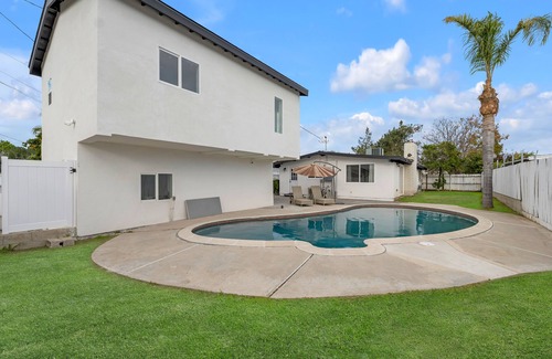 Reseda House | Serenity Escape w/Pool in LA