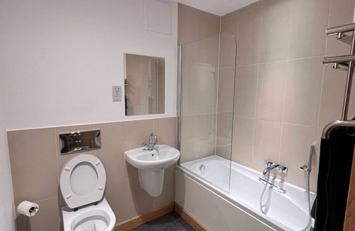 Basildon Apartment | Serenity-ese (Room 2)