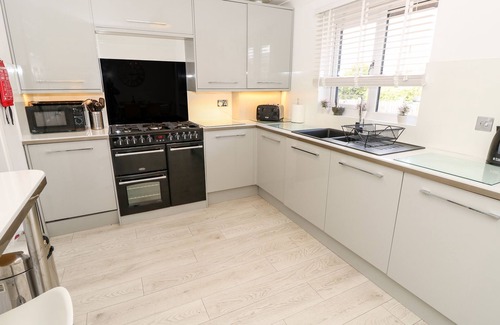 Freshwater Cottage | SERENITY, family friendly, country holiday cottage in Freshwater