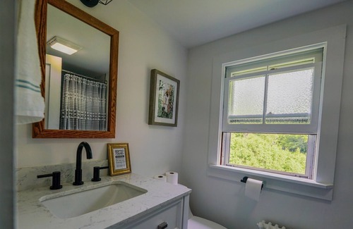 Shandaken House | Serenity Farmhouse-10 mins to ski, hot tub. Inquire for seasonal rental
