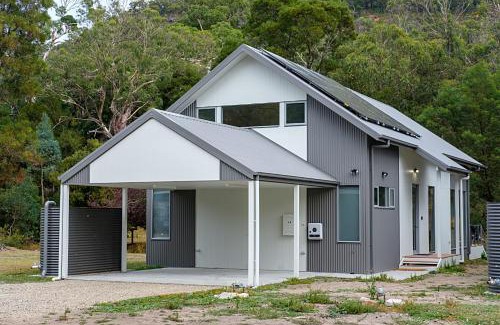 Halls Gap House | Serenity Halls Gap 4A: Absolute NP Frontage