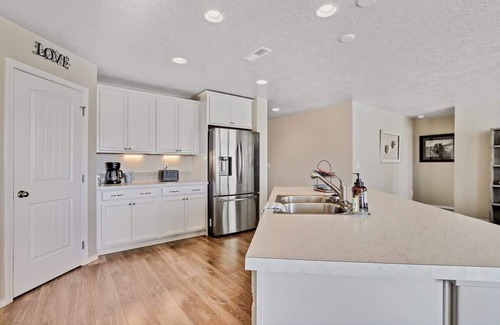Caldwell House | Serenity Haven Retreat: 4BR + HOT TUB