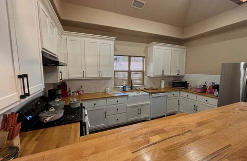 Big Spring House | Serenity House Work-Ready Pool table & Laundry