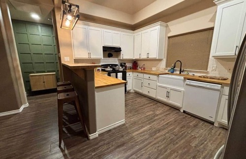 Big Spring House | Serenity House Work-Ready Pool table & Laundry