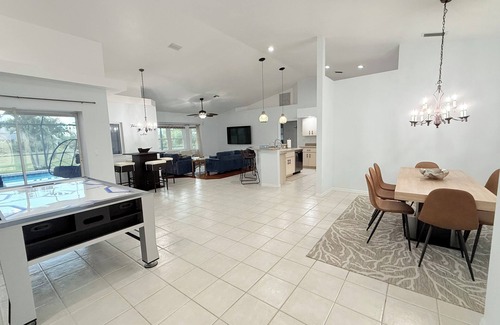 Pinehurst House | Serenity in luxury. Modern 3-bedroom house with large heated saltwater pool