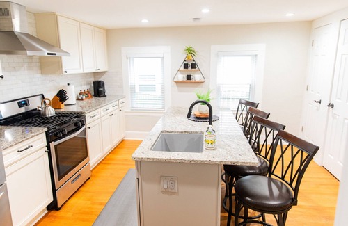 South Wedge House | Serenity in South Wedge: desirable walking community meets vibrant tranquillity!