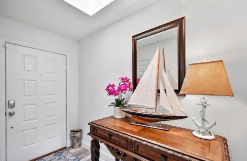 Saint Simons Island House | Serenity Lake Cottage