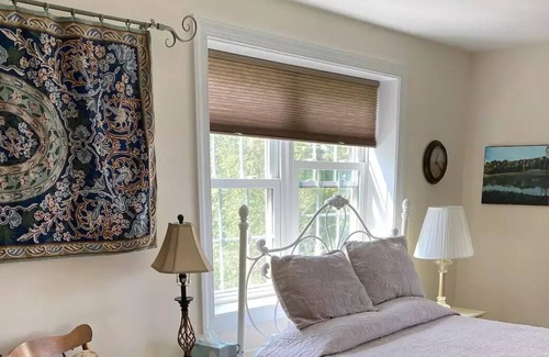 Quinque Apartment | Serenity Lakeview Cottage