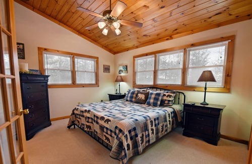 My Mountain Cabin | Serenity Now-3br/3ba, Hot Tub, Pool Table,Wifi
