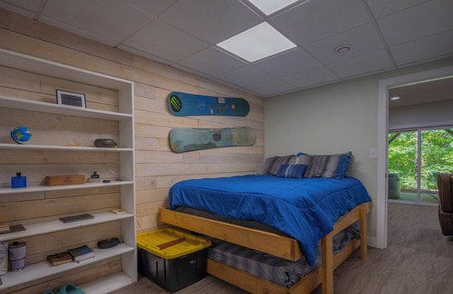 Southmont House | Serenity Now at the Lake! Mountain feel while enjoying the lake!