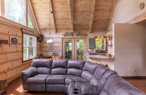 Fleetwood House | Serenity Now - Peaceful setting, mountain views, game room & pet friendly!