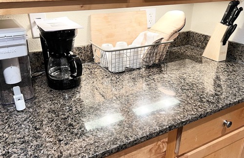 DeBaliviere Place Apartment | Serenity On Forest Park - 2 Bed, 2 Bath, Sleeps 5, Washer/Dryer, Central AC/Heat