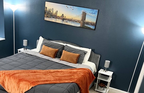DeBaliviere Place Apartment | Serenity On Forest Park - 2 Bed, 2 Bath, Sleeps 5, Washer/Dryer, Central AC/Heat
