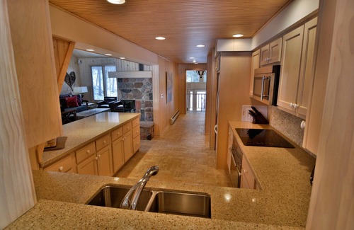Cable House | Serenity On Lake Owen 5 Bedroom Hotel Room by RedAwning