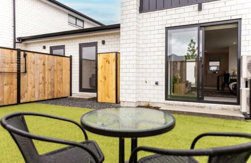 Trentham House | Serenity on Oliver