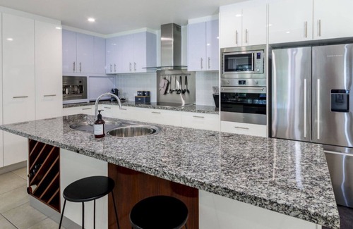 Sandstone Point House | 'Serenity on Spinnaker'