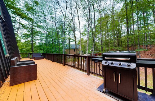 Eidelweiss Village House | Serenity on the Water near skiing with lake view, 3 kayaks, dock & firepit