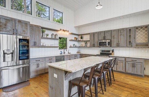 Blue Ridge Cabin | Serenity@Overlook - Modern Lux Cabin in the Blue Ridge Mountains! NEW Hot Tub!