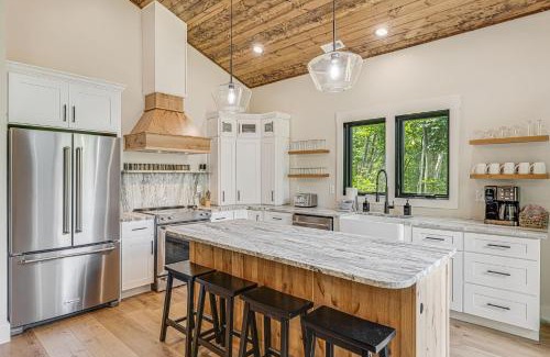Maple Springs House | Serenity Peak Lodge by Carolina Mornings