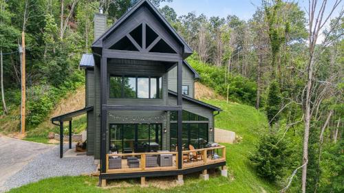 Maple Springs House | Serenity Peak Lodge by Carolina Mornings