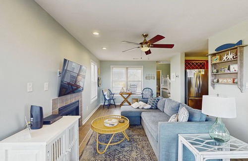 Topsail Beach House | Serenity Point duplex with 180-degree water view & community pool - dog-friendly