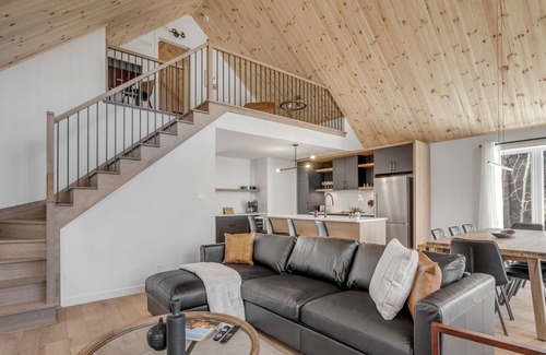 Pont-Rouge Ski Chalet | Serenity - Relaxing getaway - Spa and Arcade games