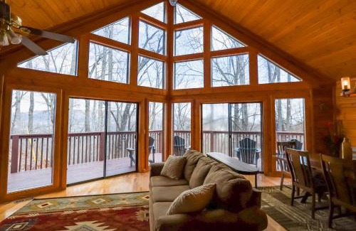 Gatlinburg - Pigeon Forge House | Serenity- serene mntn cabin in gated resort community with pool and amenities/view/Hottub/Secluded/Luxury/Theatre