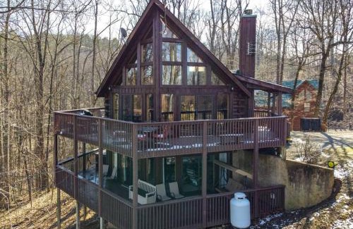 Gatlinburg - Pigeon Forge House | Serenity- serene mntn cabin in gated resort community with pool and amenities/view/Hottub/Secluded/Luxury/Theatre