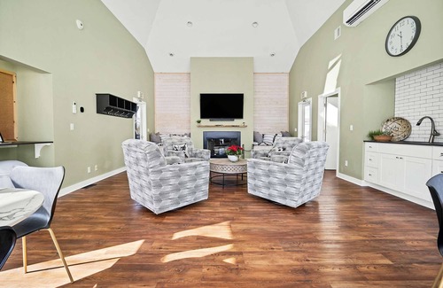 Norwich Condo | Serenity Shore & Casino Villa at Norwich Inn & Spa