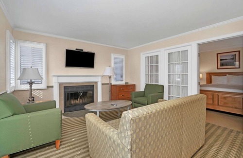 Norwich Condo | Serenity Shore & Casino Villa at Norwich Inn & Spa