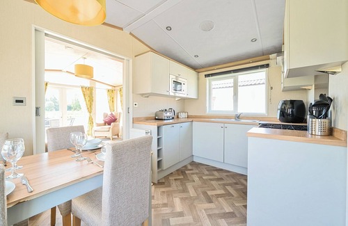 Great Houghton Cottage | SERENITY SHORES - BILLING AQUADROME in Billing Aquadrome Holiday Park