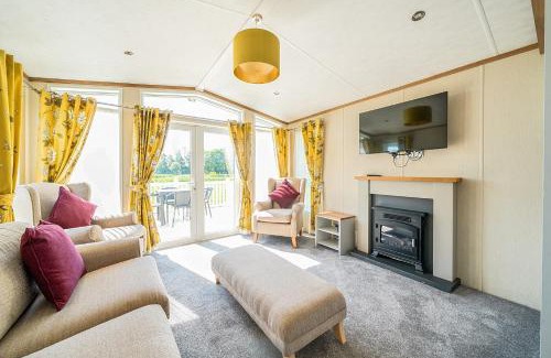 Great Houghton House | Serenity Shores - Billing Aquadrome