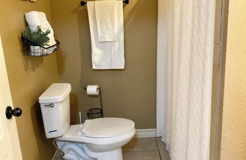 Eagle Pass Apartment | Serenity Stay: Charming 2-Bedroom Retreat in Eagle Pass