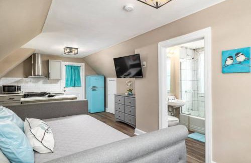 High Point House | Serenity Studio, Adorable and Spacious Studio with Full Kitchen