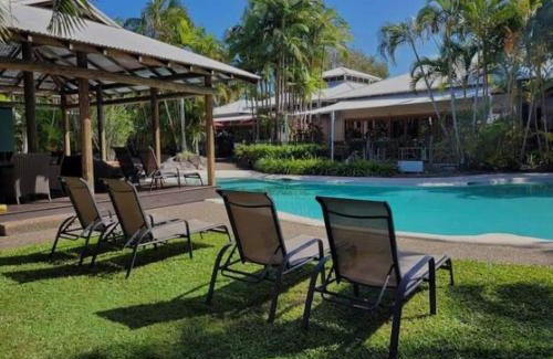 Noosaville Apartment | Serenity style and space in tropical surrounds