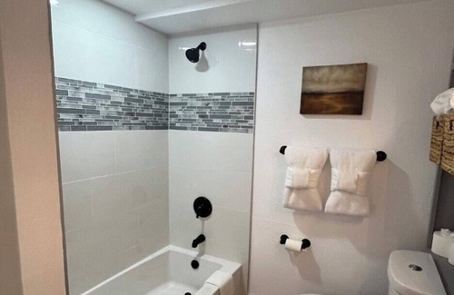 Del Mar Apartment | Serenity Suite - Unit D - Ocean Dr