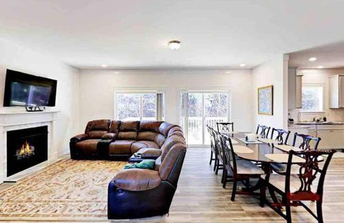Weaverville House | Serenity Views Comfort - Close to City & Parkway!