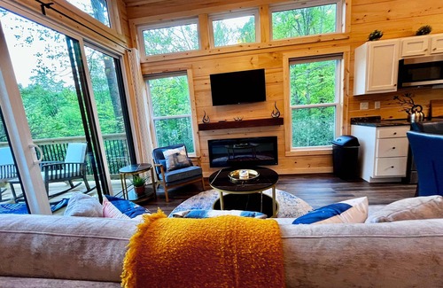 Stanton Cabin | Serenity Woods Hot Tub NEW!