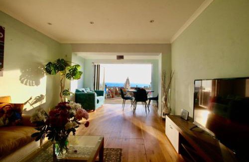 Seaford House | Serenity "your calm seafront retreat" By Air Premier