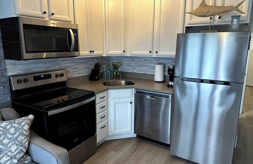 Hilton Head Island Condo | SerenityByTheSea-Couples Retreat-King,Bikes,Chairs