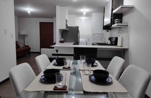 Zona 10 Apartment | Seriously: City sky, 12 minutes from the airport!