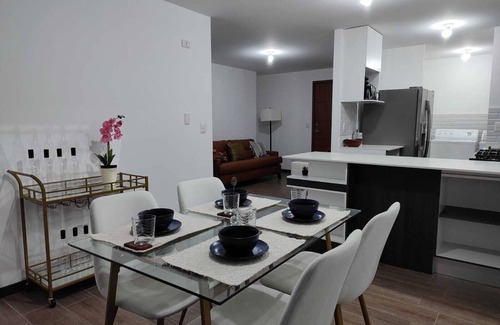Zona 10 Apartment | Seriously: City sky, 12 minutes from the airport!