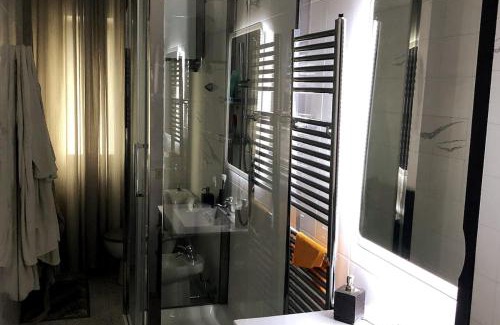 Florence Apartment | SERRA's Home - Bright Apt Statuto Area near Center