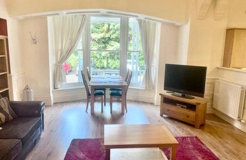 Elgin Apartment | Serviced Accommodation Moray Lesmurdie House, Elgin - Free Parking, Free WiFi