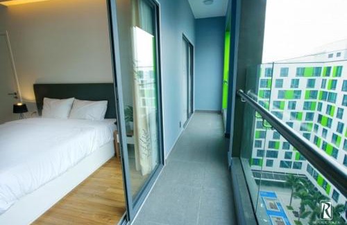 Tan Binh Apartment | Serviced Apartment at Republic Plaza - Pool & City View, near T3 airport Tan Son Nhat